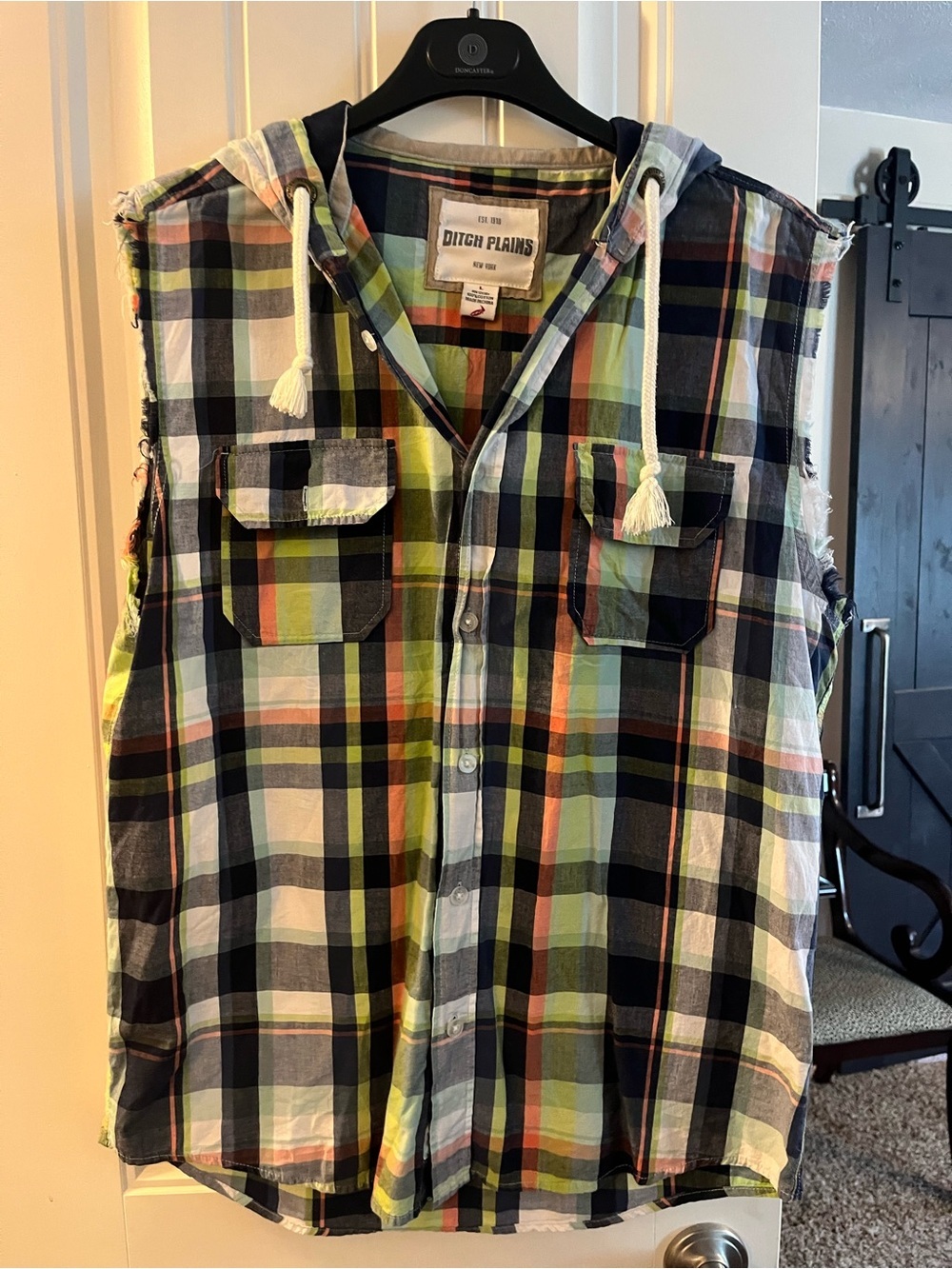 Ditch Plains Plaid Hooded Button-Up Sleeveless Shirt- Multi Color, size L